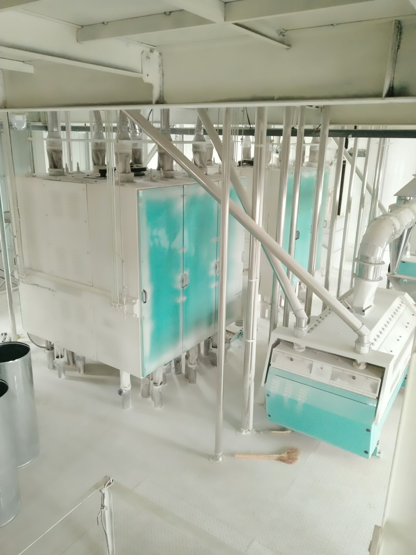 149777da9e2d1bbd380e8cb10694fd71 面粉机